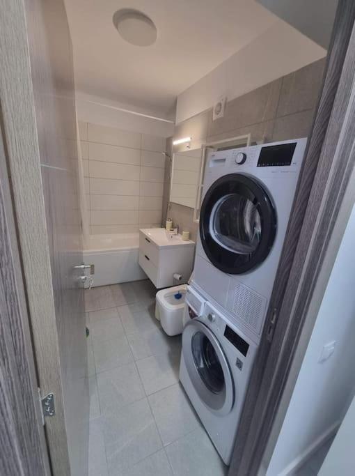 Lovely 1 Bedroom Livingroom Apartment Sector 1 Bucuresti Voluntari Esterno foto